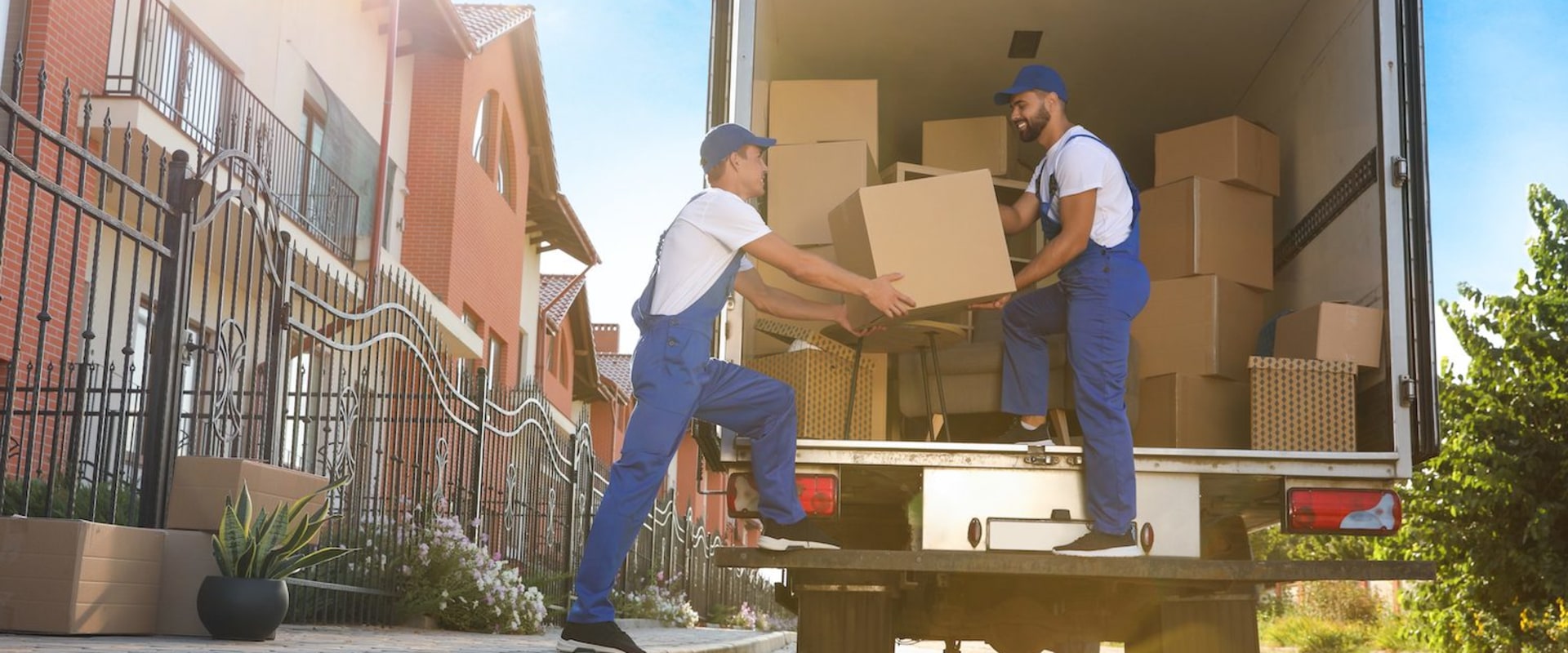 The Benefits of Hiring Flat-Rate Movers